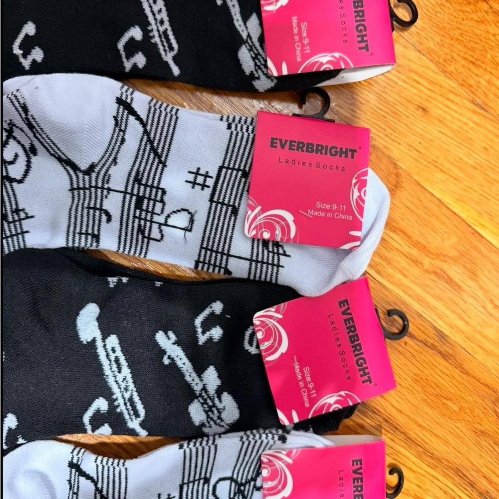 Musical Note Socks - Black and White - Picture 2 of 3